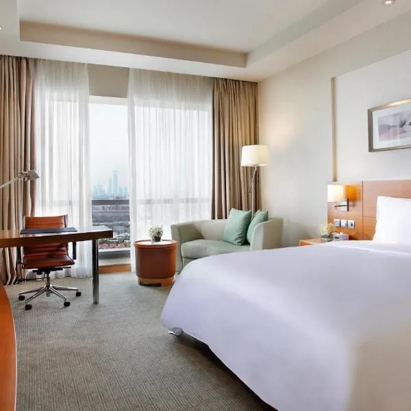 Holiday Inn Shanghai Pudong Kangqiao by IHG - Free shuttle bus to Disney land, Ins Swimming Pool, hotel in Shanghai