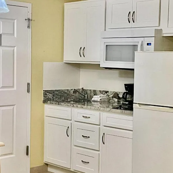 Suburban Studios Fort Myers Cape Coral, hotel in Fort Myers