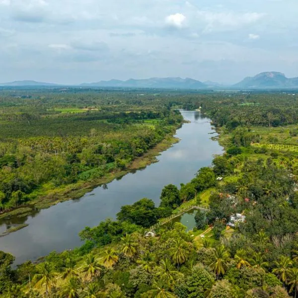 Jims Farmstay By the River – hotel w mieście Halgūr
