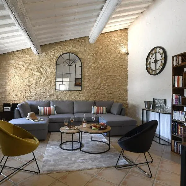 Gite des Demoiselles, hotel v mestu Roussillon