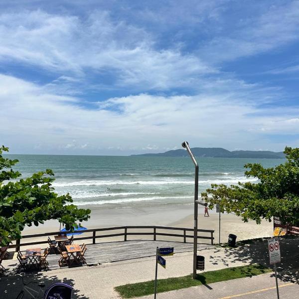 Apartamento pé na areia!