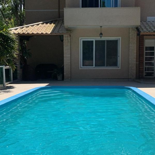 Casa com piscina e churrasqueira perto das praias