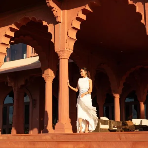 Jodha Bai Retreat, hotel in Terranora