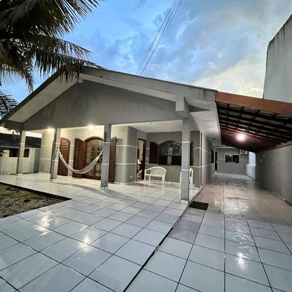 Casa aconchegante para até 10 pessoas área central Guaratuba!