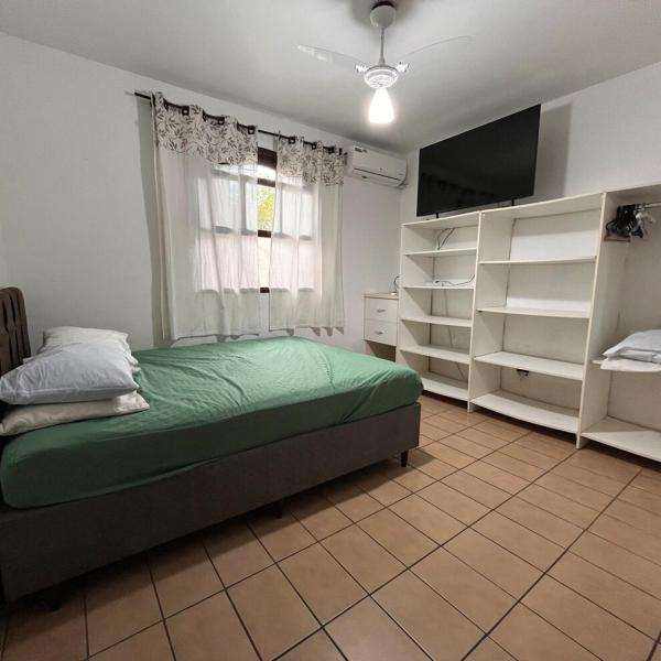 Casa aconchegante para até 10 pessoas área central Guaratuba! - Foto 2