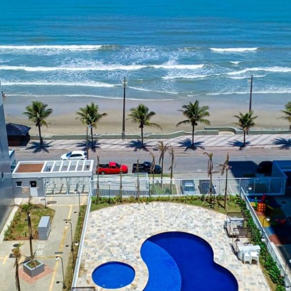 Apto Pé na areia com piscina e vista incrível em Mongaguá