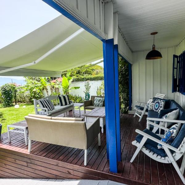Casa beira mar de Jurerê com piscina