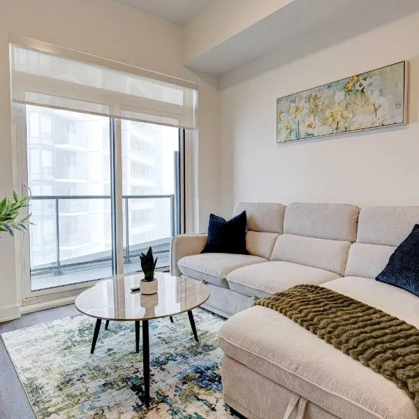 Stylish Downtown Suite with Patio & City Views – hotel w mieście Kitchener