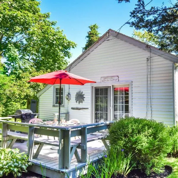 2 mins from Nauset Beach, hotel in Orleans