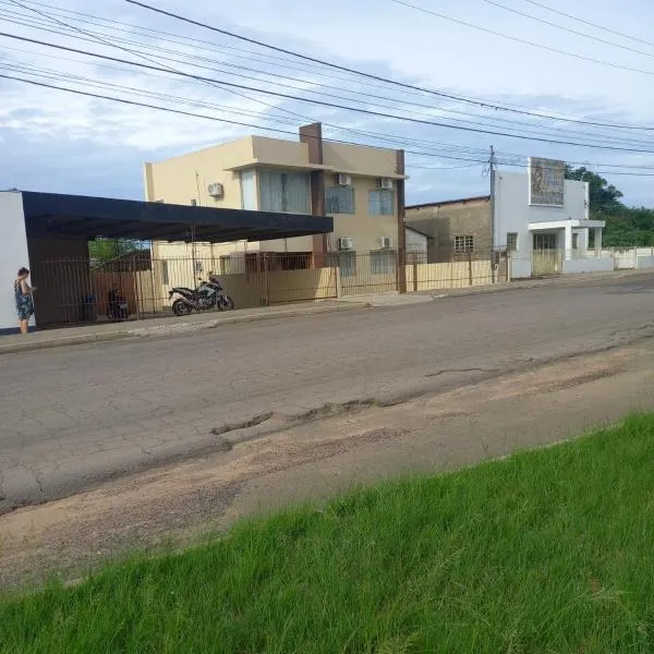 Rm Pousada Casa De Familia, hotel in São Gabriel