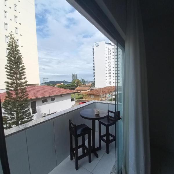 Apartamento amplo a 100 metros da praia