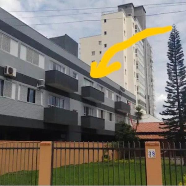 Apartamento amplo a 100 metros da praia - Foto 2