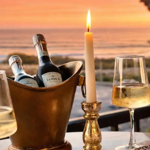 Oceanview Romantic Escape-King Suite, Balcony, Pool & Bar!, hotel i Hilton Head Island