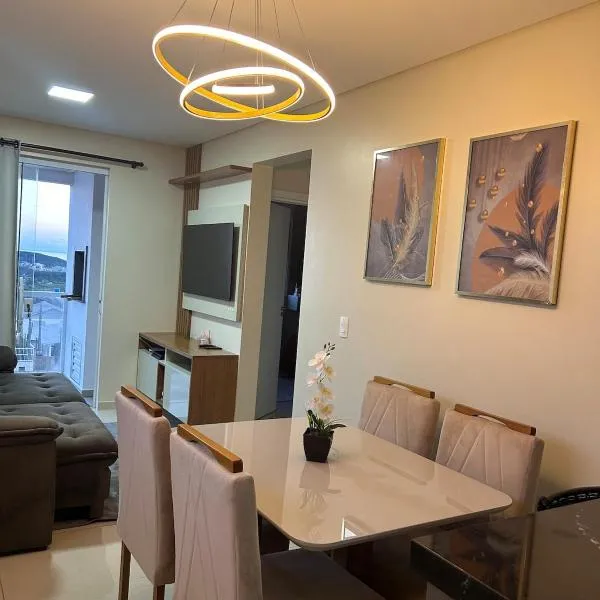 Apê Imbituba Sc Vista ao Mar Praia da Vila 11 min ,Praia do Porto 5 min, Ferrugem Rosa 20 a 30 min, hotel in Imbituba