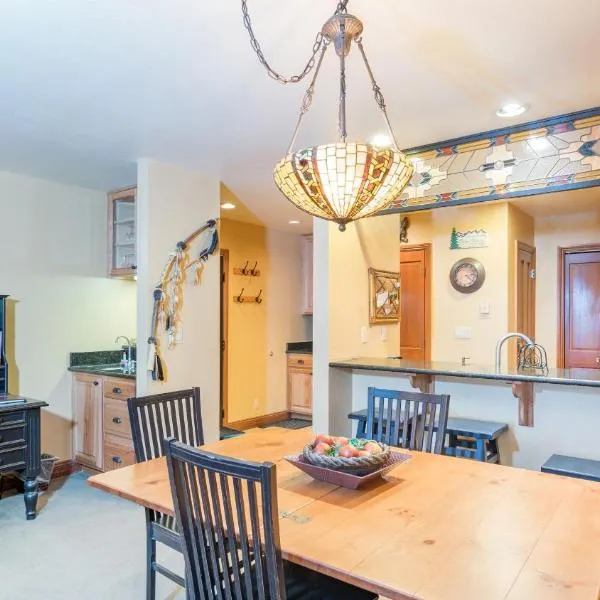 Etta Place Too 103 by AvantStay Close to Town The Slopes In Complex w Communal Pool Hot Tub, hotel in Telluride