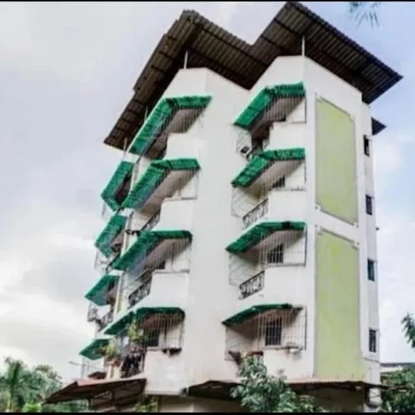 galaxy grand b&b, хотел в Нави Мумбай