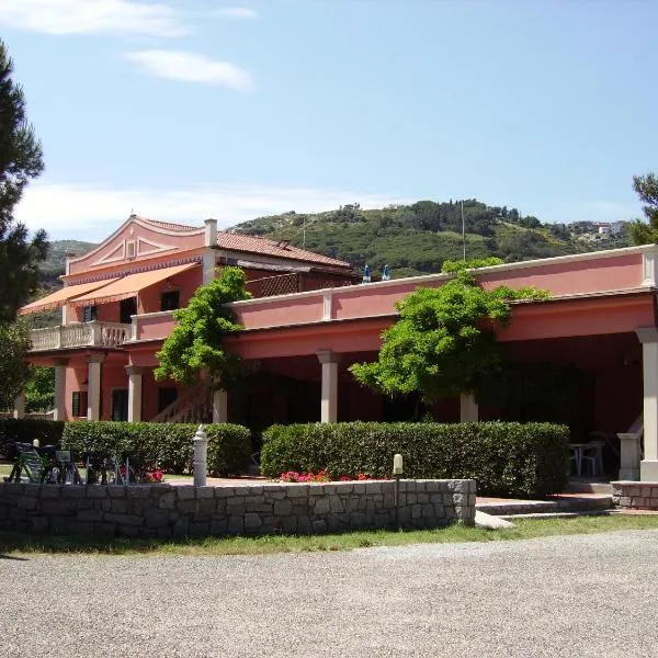 Pozzo al Moro Village, hotel in Marina di Campo
