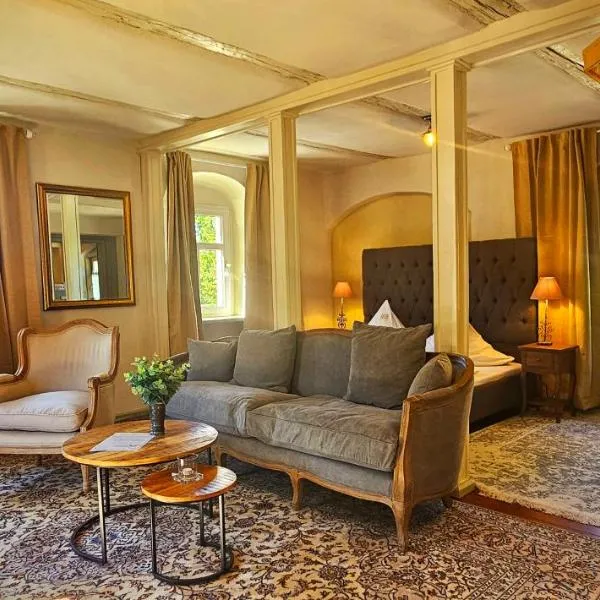 Boutique Apartments im ehem Weingut, Sauna, Hofgarten, Goldenes Fass, hotel u gradu Majsen