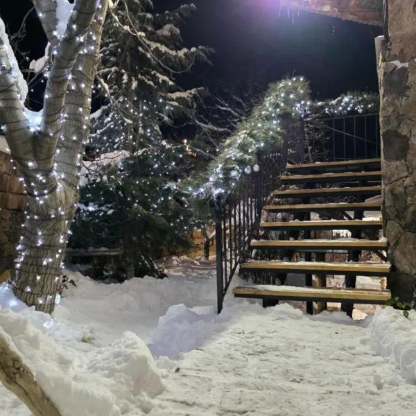 Madoyans Rest House, hotel sa Antarut