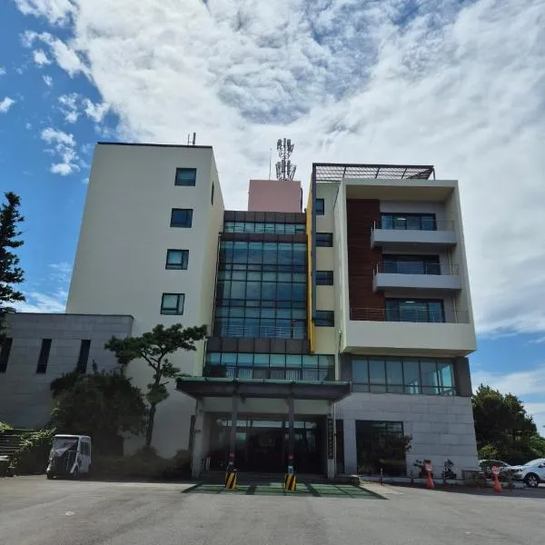 Hallasan Resort โรงแรมในSanch'ŏndan