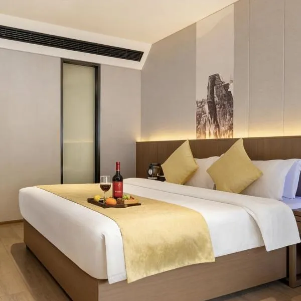 GUI YUAN ZHEN PIN HOTEL -Approximately 3km away from the east gate of Zhangjiajie National Forest Park,Free local specialty breakfast, Attraction Tickets Serivce in advance,Free one-way shuttle service for 4 nights or more,English customer service, hotel in Zhangjiajie