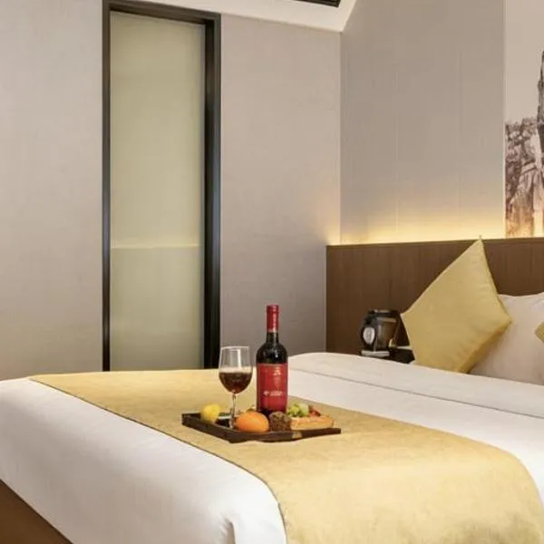 GUI YUAN ZHEN PIN HOTEL -Approximately 3km away from the east gate of Zhangjiajie National Forest Park,Free local specialty breakfast, Attraction Tickets Serivce in advance,Free one-way shuttle service for 4 nights or more,English customer service, hotel a Zhangjiajie
