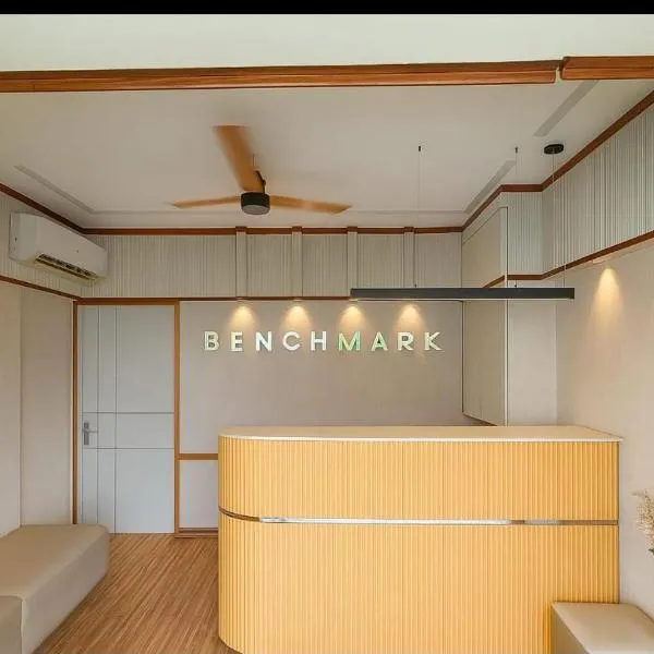 The Benchmark Residences, hôtel à Indore