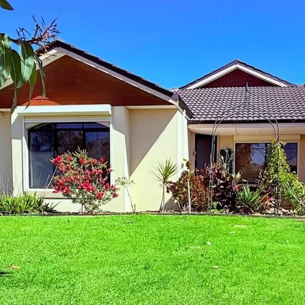 Cozy home close to Perth's first Starbucks, hotel em Perth