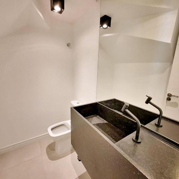 Casa nova, totalmente climatizada em condomínio de luxo - Foto 3