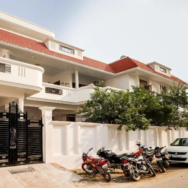 Hotel O Pratham Inn，Chinhat的飯店