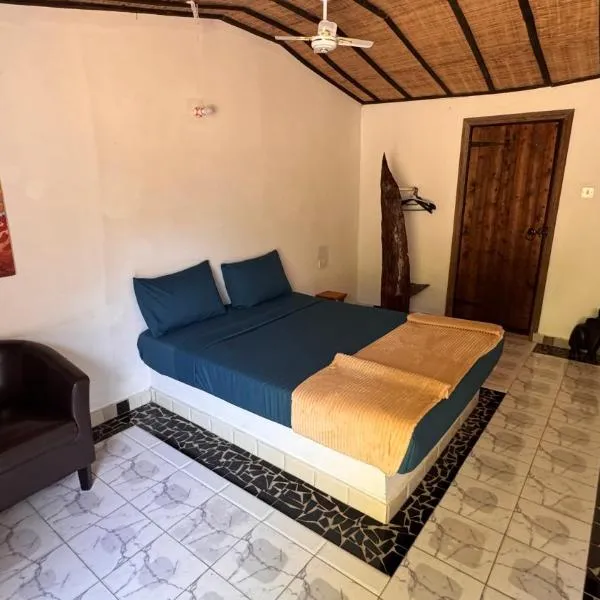 Footsteps Eco-Lodge, hotel in Gunjur