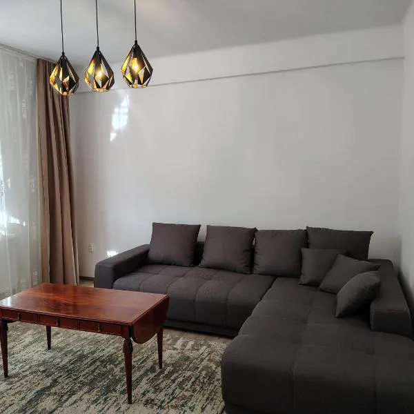 Central Apartment near Piatra Singuratică - Bălan, viešbutis mieste Bălan