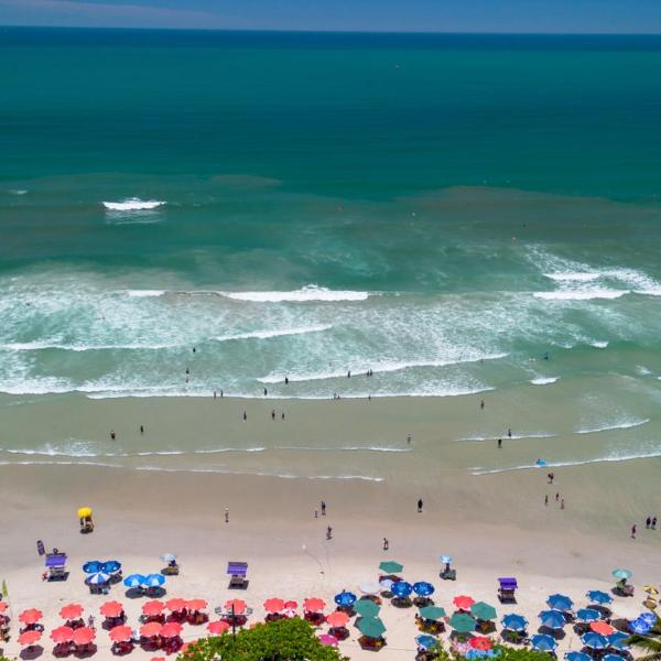 Apto p 7 com varanda e vaga a 450m Praia Grande