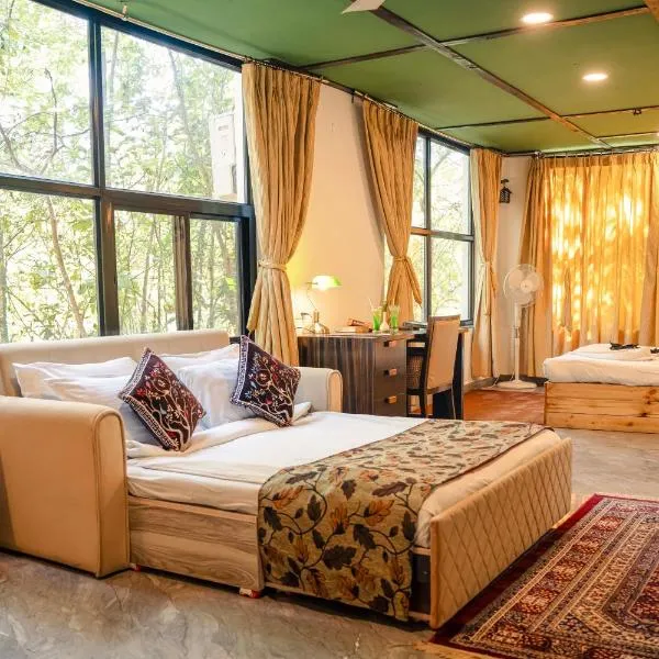 Pench Wilderness Camp Resort, hotel di Khawāsa