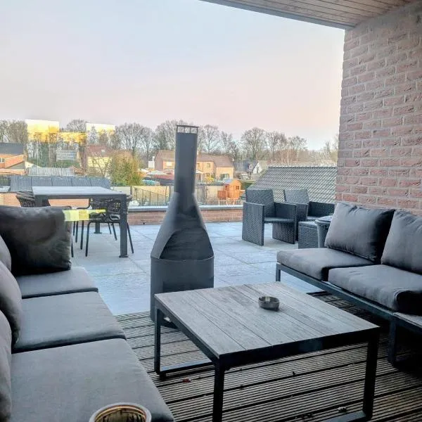 Duplex appartement met 3 slaapkamers, hotel in Genk