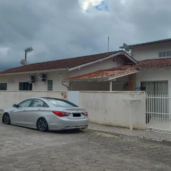 Casa com 3 Quartos Enseada Encantada, hotel in Porto Belo