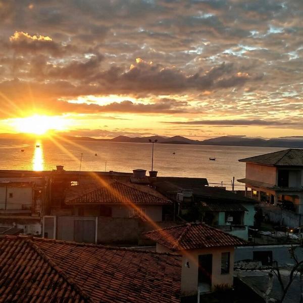 Apto na Praia João Rosa com vista Panorâmica para o Mar! 2 quartos, 2 camas de casal