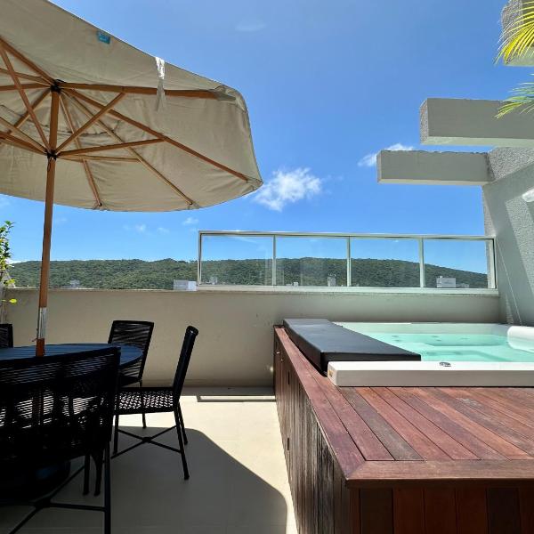 Cobertura finamente mobiliada com jacuzzi
