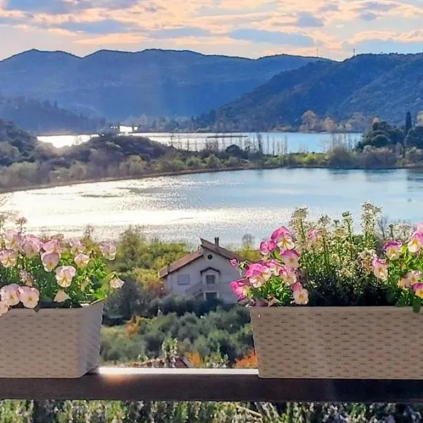 Apartman ELLA, hotel di Peračko Blato