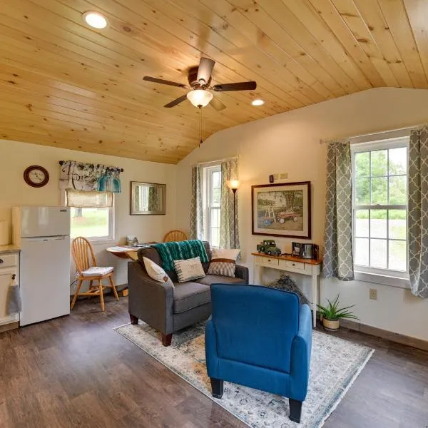 Quiet Country Escape: Fire Pit, Fish On-Site!, hotel v destinaci Leonardsville