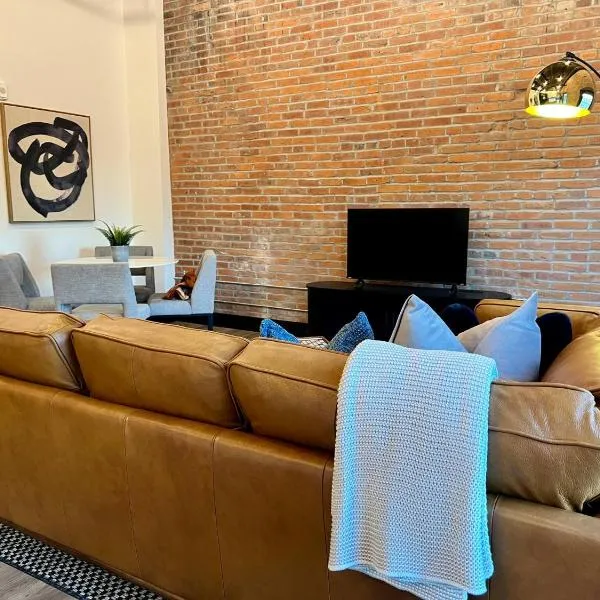 Brick & Bed Riverfront Lofts, T 302, hotel di Saint Louis