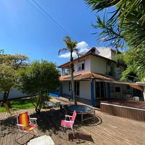 Casa Mar Alto, casa compartilhada com vibe de hostel a poucos passos da Praia Morro das Pedras em Florianópolis, hotel en Florianópolis