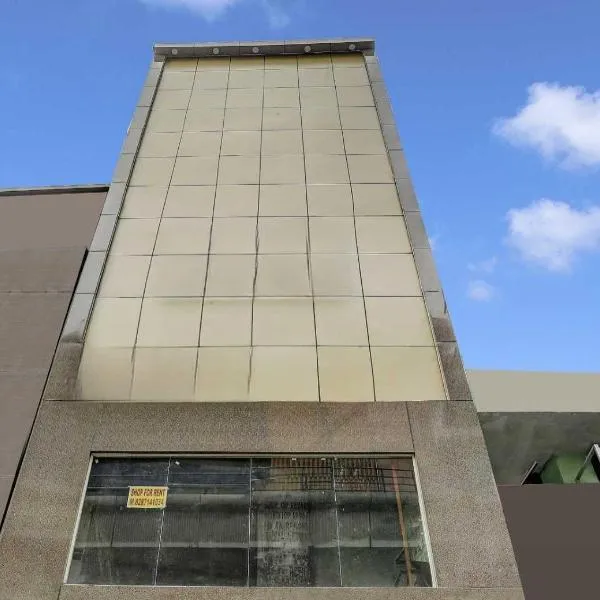 Hotel O Sector 18 Noida Formerly Terrene Empire, hotel sa Kalkaji Devi