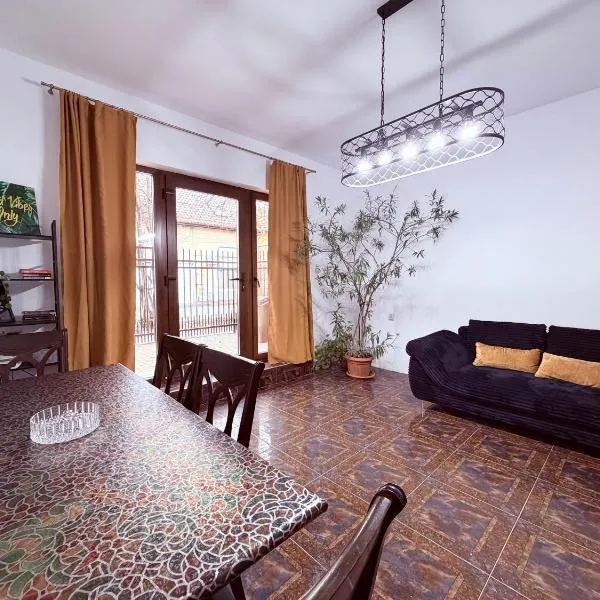 Private Garden Home near Amazonia & Iulius Town, готель у Тімішоарі