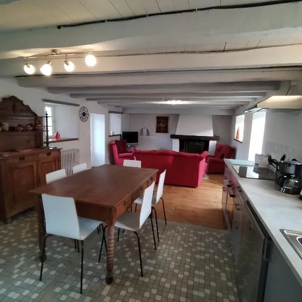 Gîtes du Château de Meux, Hotel in Meux