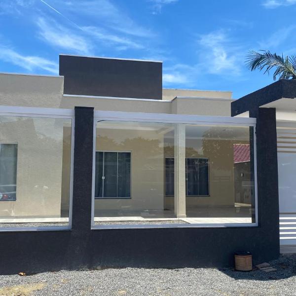 Casa, até 10 pessoas, nova, todos os utensílios!