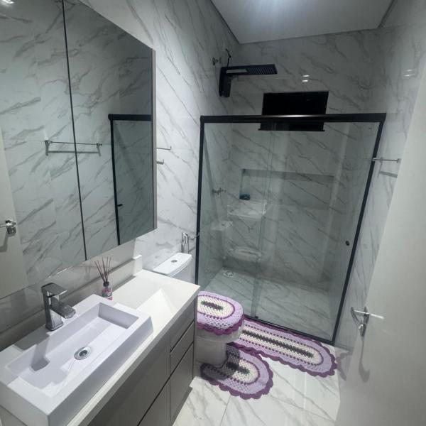 Casa completa acomoda até 10 hóspedes, 5 quartos, 4 camas casal e 2 solteiro - Foto 3
