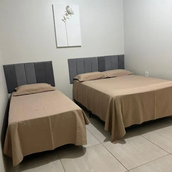 Suíte com ar, frigobar atende até 3 pessoas não a estacionamento、シノプのホテル