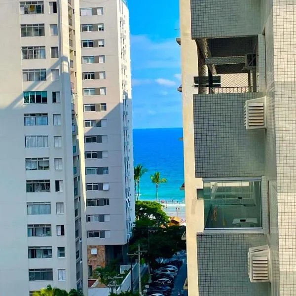 Apartamento a poucos metros da Praia โรงแรมในกัวรูจา
