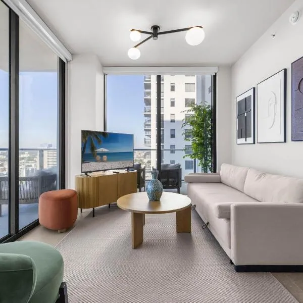 Modern Condo Steps from Bayside & Kaseya Center, hotelli Miamissa